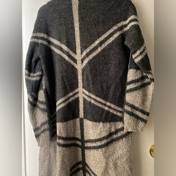 Women's Cardigan in very good condition, Medium, 80% Acrylic 20% Wool - Picture 3 of 4